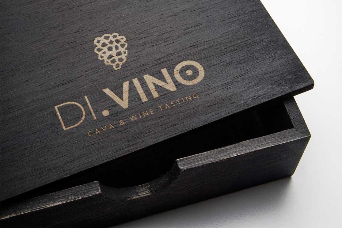 κουτί δώρου ξύλινο με λογότυπο cava divino